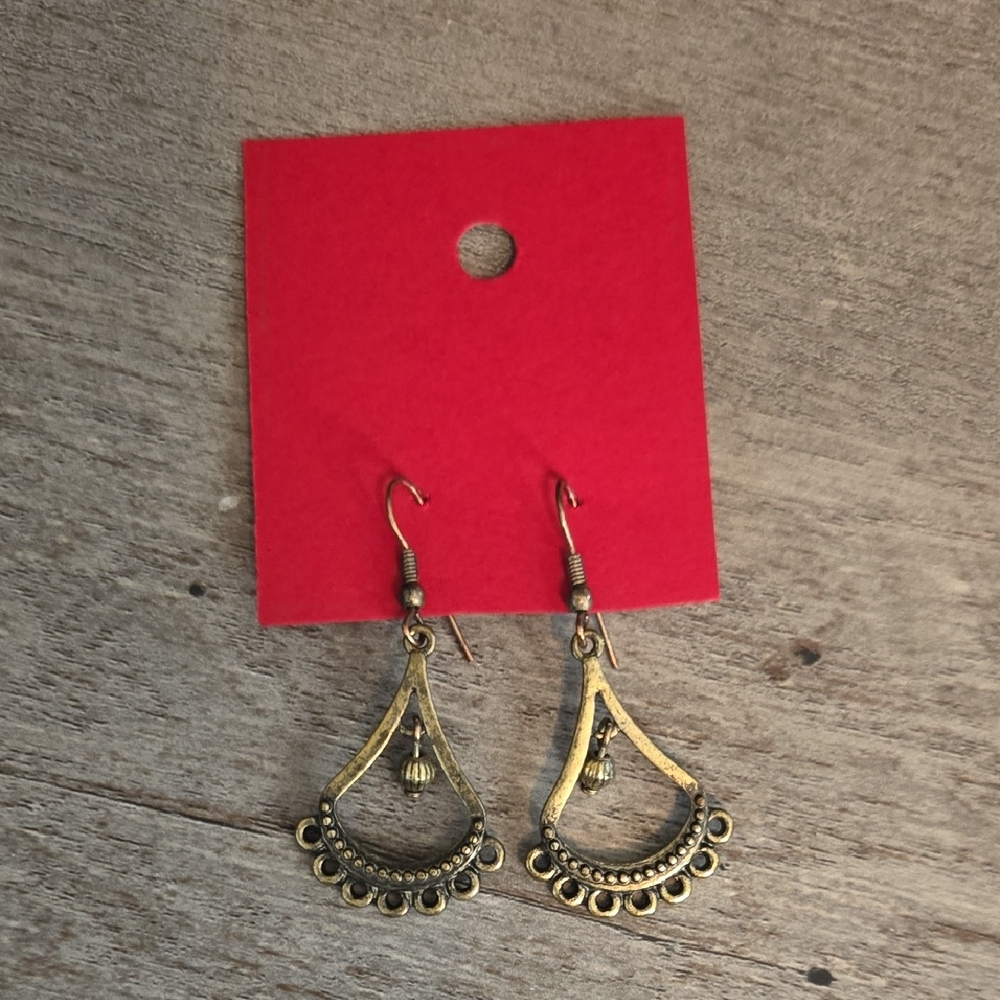 504. Elegant Gold Teardrop Earrings